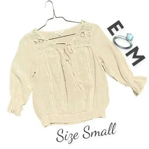 Super cute top. For work a night out or to the mall!!